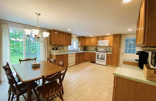 Conway House | Crescent Cape -Great location/Family Friendly/Dog Friendly/Private