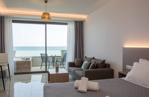 Kato Gouves Bed & Breakfast | Crete Resort Sea Side Suites Junior Suite With Jacuzzi