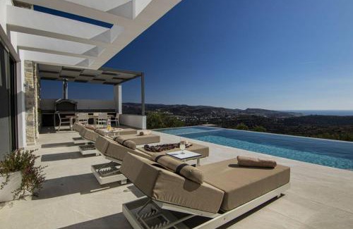 Kamilari Villa | Crete Villa Paseathea, Luxurious Pool Getaway