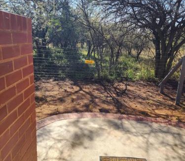 Hammanskraal Cabin | Crimson Bush Lodge