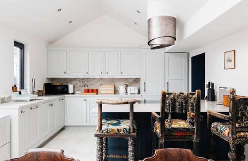 Canterbury House | Crippens, Scrumdiddlyumptious, Historic, Wood Fire,Parking, EV, Dead Center