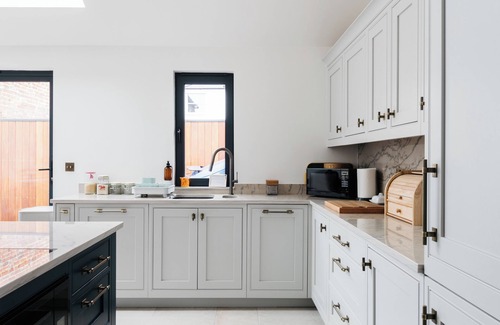 Canterbury House | Crippens, Scrumdiddlyumptious, Historic, Wood Fire,Parking, EV, Dead Center