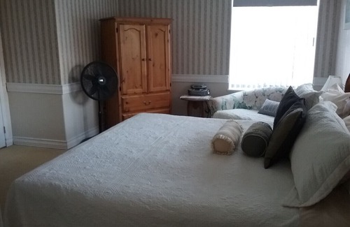 Crofton Bed & Breakfast | Crofton by the Sea Bed & Breakfast - The Seabreeze Room