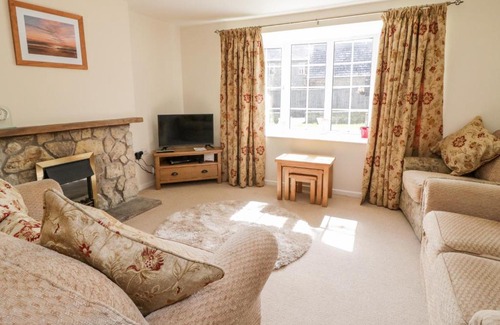 Timsbury House | Crooked Well