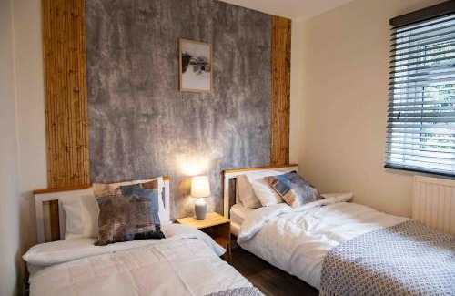 Leeds House | Cross Lane Cottage