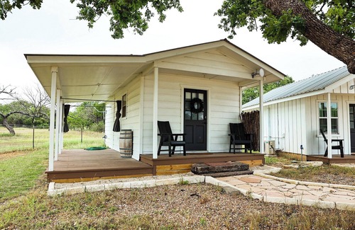 Fredericksburg Cottage | Cross Mountain Cottage 10 | Near 290 Wine & Porch VIews