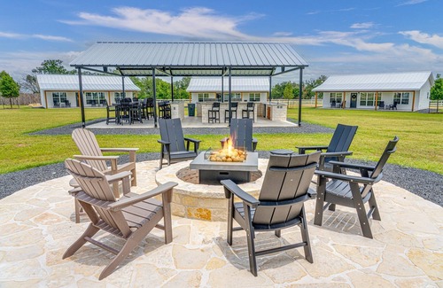 Fredericksburg Cottage | Cross Mountain Cottage 10 | Near 290 Wine & Porch VIews