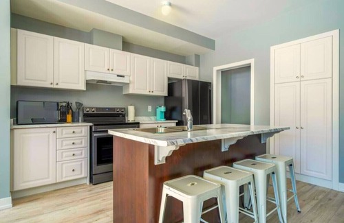 The Blue Mountains House | Crosswinds Haven: 3BDR Backing onto Blue Mountain