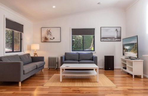 Tarbuck Bay House | Crown Cottage