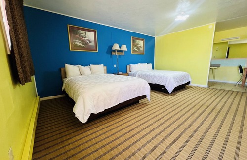 Raton Hotel | Crown Inn