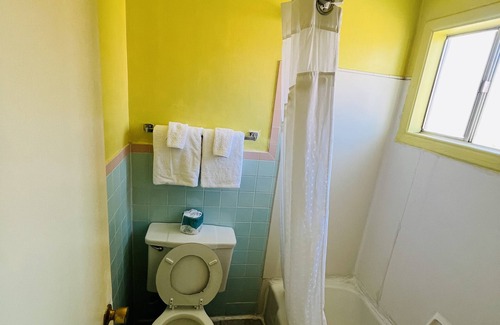 Raton Hotel | Crown Inn