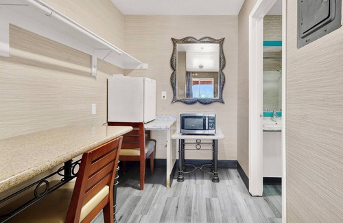 Sunrise Manor Hotel | Crown Motel