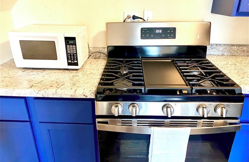 Crown Point Apartment | Crown Point 1 Bedroom Stylish Apartment close to the Square/Downtown