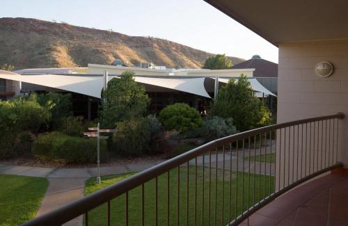 Desert Springs Hotel | Crowne Plaza Alice Springs Lasseters by IHG