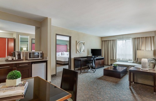 The Villages Apartment | Crowne Plaza Houston Galleria Area, an IHG Hotel