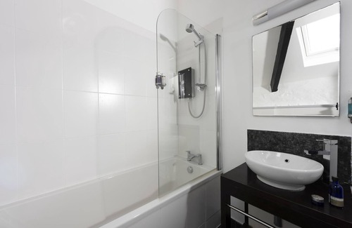 St Just House | Crowns, B&B - a hotel room that sleeps 2 guests in 1 bedroom