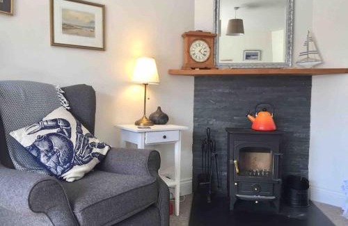 New Forest District Apartment | Crow’s Nest, Central New Forest coastal village beach apartment