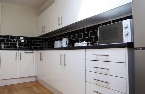 Netley Apartment | Cruise, Relax, Explore. Free p/king - 5mins to beach. 10mins to city & port. 5*