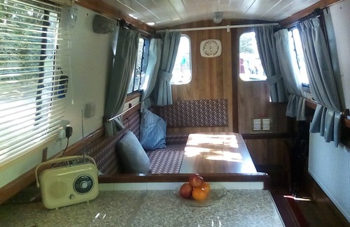 Barnoldswick Boat Rental | Cruising or Static Holiday Breaks aboard Lovely Canal Boat in Historic Skipton