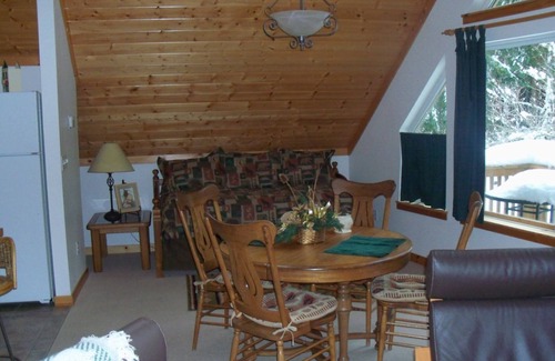 Enumclaw Apartment | Crystal Carriage House- in Greenwood, sleeps up to 4