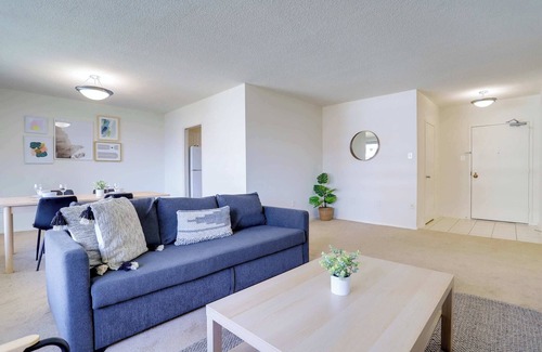 Aurora Highlands Apartment | Crystal City Apt | Gym & Prime Location