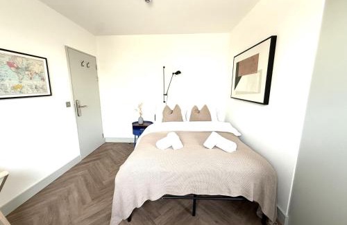 Anerley House | Crystal Palace Stylish Large Ensuite Double Room