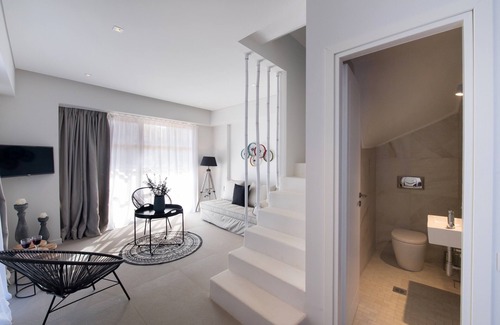 Nikiana Hotel | Crystal Waters