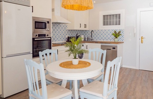 Calahonda Apartment | Cubo’s La Bambera First Line Beach/sea views/free wifi