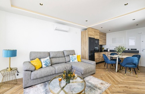 Calahonda Apartment | Cubo's Vistalmar Calahonda Apartment/beach access/terrace/communal pool/free wifi