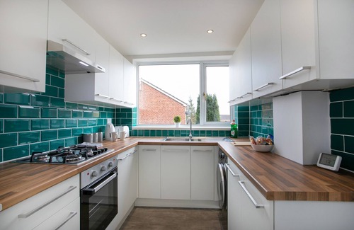 Shafton House | Cudworth House, Barnsley for Contractors & Families (Hosted by: Emu-J stays)