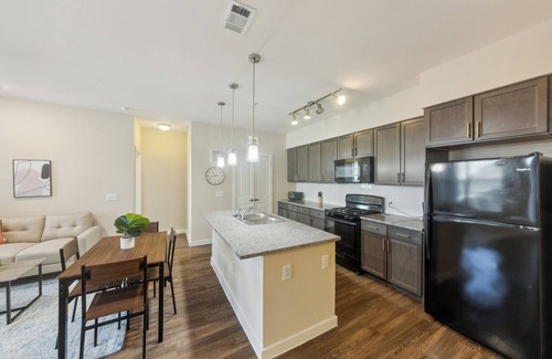 Southeast Houston Apartment | Cullen 3211 I New Construction 2Bd Apt I Gated