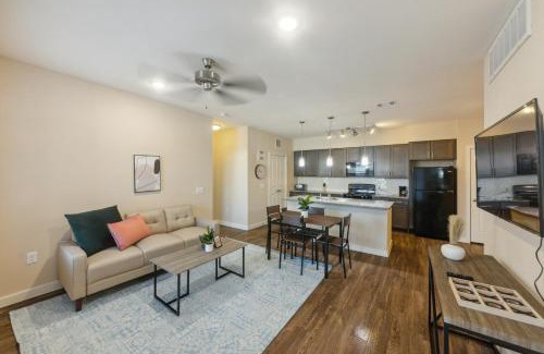 Southeast Houston Apartment | Cullen 3211 I New Construction 2bd Apt I Gated