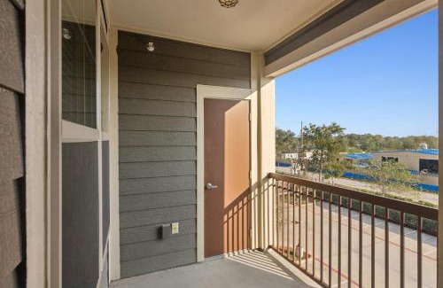 Southeast Houston Apartment | Cullen 5312 I New Construction 2bd Apt I Gated