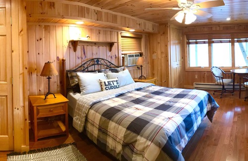 Frankford House | CULVER LAKE - LAKEFRONT ESCAPE