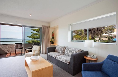 Lorne Apartment | Cumberland Lorne fully self-contained, two bedroom ocean view apartment