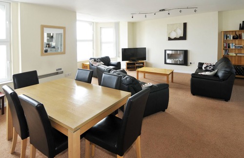 Douglas Apartment | Cunard Apartments