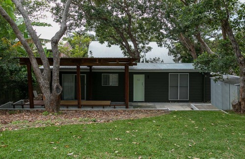Point Lookout House | Curlew Shack | old school beach house with a contemporary makeover
