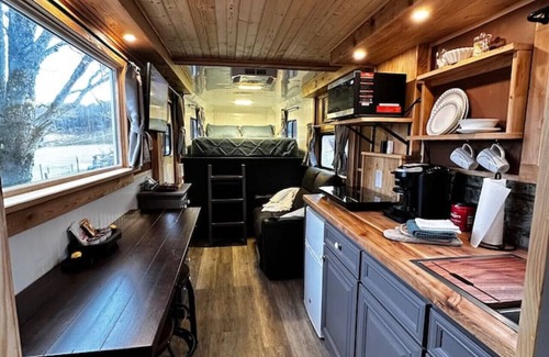 Mouth of Wilson House | Custom HorseTrailerTinyHome near Grayson Highlands