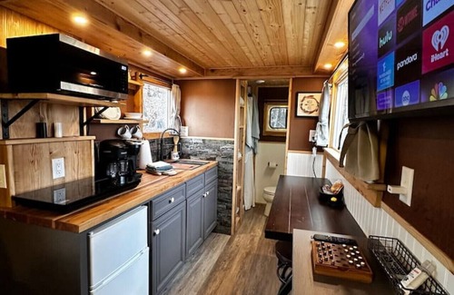 Mouth of Wilson House | Custom HorseTrailerTinyHome near Grayson Highlands