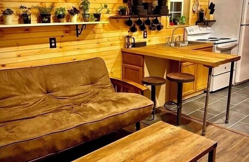 Marienville Cabin | Custom Hot Tub Cabin Near Cook Forest+ANF: Knotty Pine Lodge
