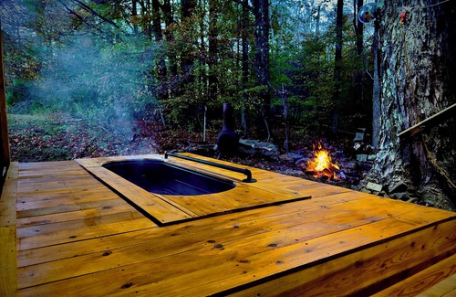 Marienville Cabin | Custom Hot Tub Cabin Near Cook Forest+ANF: Knotty Pine Lodge