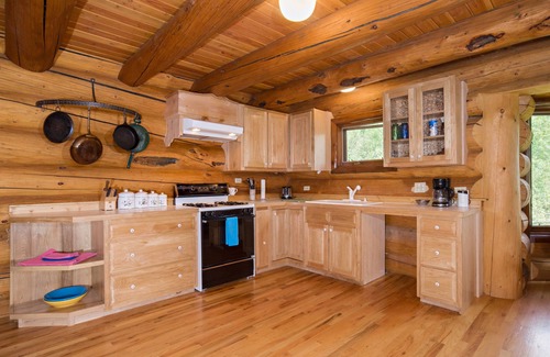 Basalt Cabin | Custom Log Cabin w/MTN views, wrap around decks, 10 Min. to Fishing & Reservoir