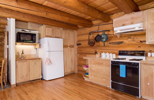 Basalt Cabin | Custom Log Cabin w/MTN views, wrap around decks, 10 Min. to Fishing & Reservoir