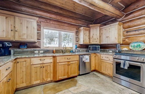 McCall Cabin | Custom Luxury Cabin with Private Hot Tub & Gourmet Kitchen