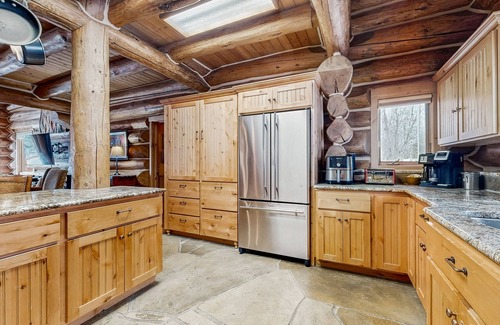 McCall Cabin | Custom Luxury Cabin with Private Hot Tub & Gourmet Kitchen