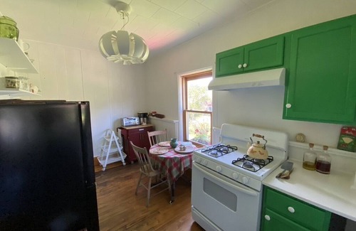 Town of White Creek Apartment | CUTE 1 BEDROOM APARTMENT WITHIN A FARM SETTING