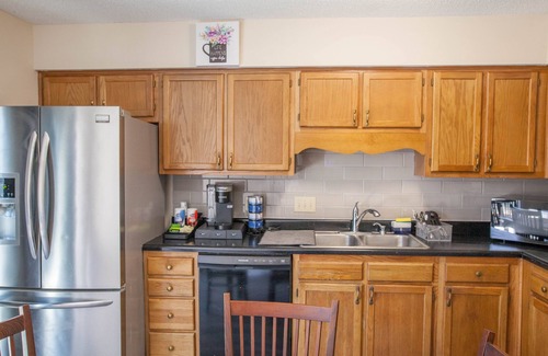 High Point House | Cute 1 Level townhome close to HPU/Furniture mkt