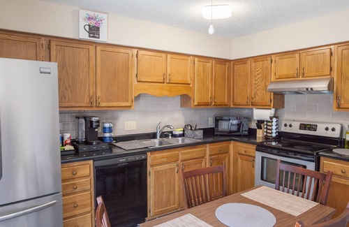 High Point House | Cute 1 Level townhome close to HPU/Furniture mkt