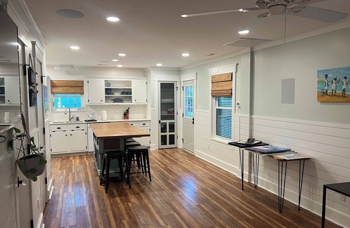 Emerald Isle House | Cute 2-bedroom home in Emerald Isle w/free beach parking, golf cart included.