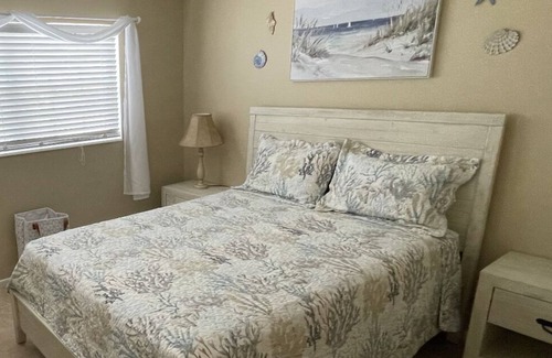 North Sarasota Villa | Cute 2 Bedroom Villa/Unit. Close to Siesta & Lido Beach & Sarasota Airport.
